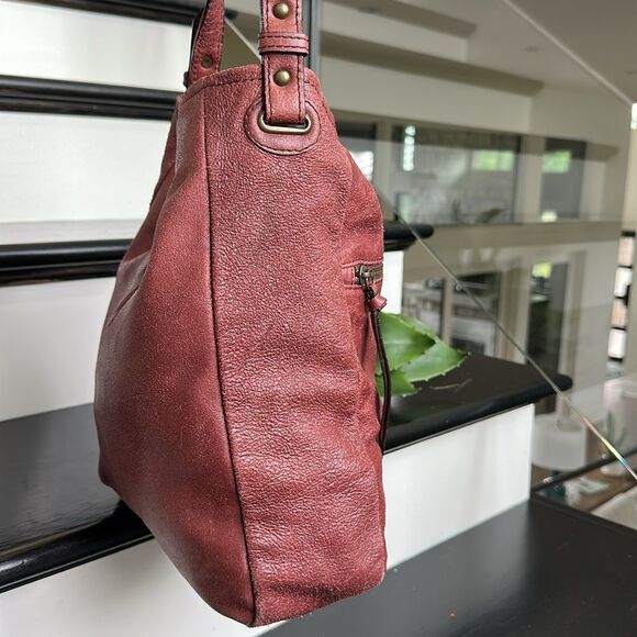 Wilson leather gorgeous, slouchy, bucket, shoulder purse - Picture 5 of 12